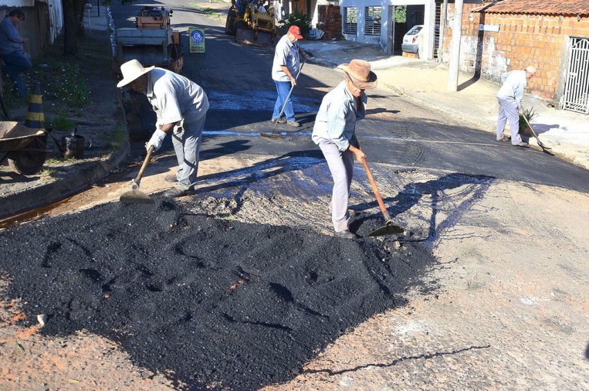 Prefeitura continua mutirão pelos bairros da zona oeste