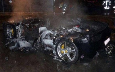 “Mimado” suiço ateia fogo em sua Ferrari e se dá mal