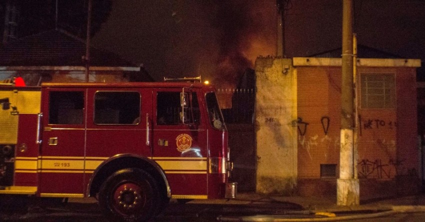 Loja de estofados pega fogo na zona norte de Marília