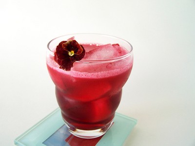 Shake de hibisco com chia é milagreiro contra gordurinhas