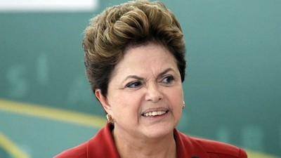 Presidente Dilma recebe cantada em evento