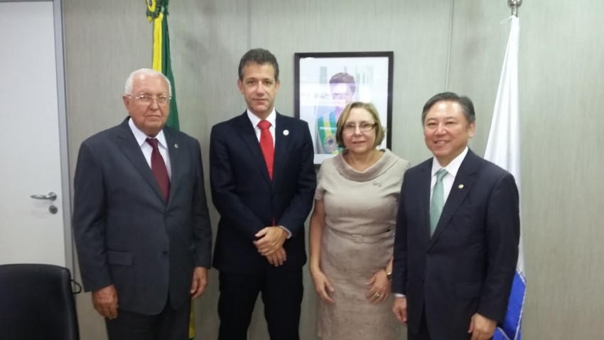 Ministro da Saúde recebe diretores da Santa Casa de Marília