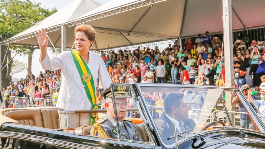 Presidente enfrenta vaias e gritos de “fora, Dilma” em desfile