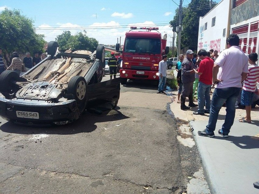 Capotamento assusta moradores da zona norte de Marília