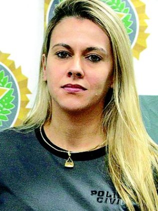 Com salto de 11 centímetros, policial evita assalto