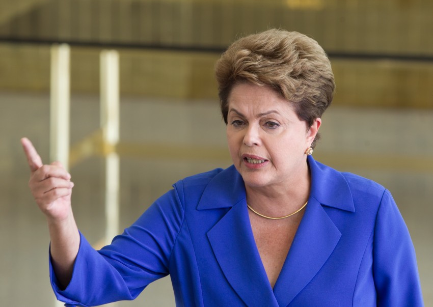 Crise para chegar ao poder é versão moderna do golpe, diz Dilma