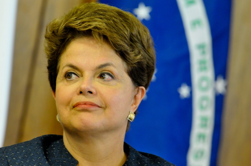 Dilma Roussef discute corte de gastos com 14 ministros