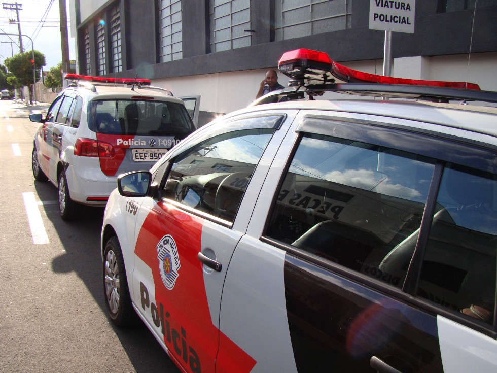 Dupla rouba ótica na região central de Marília