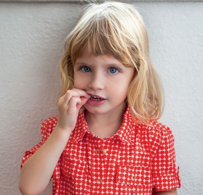 Filha de jurada no MasterChef lava louça aos 4 anos