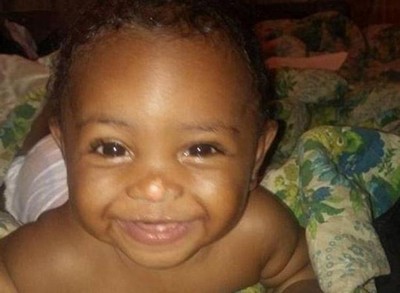 Bebê de 19 meses morre queimada pelos irmãos