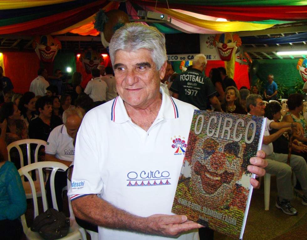 Circo comemora 45 anos com lançamento de livro