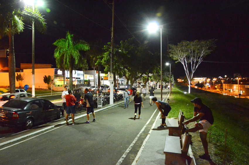 Vítima é agredida em assalto na Avenida das Esmeraldas