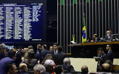 Câmara aprova projeto que regulariza dinheiro no exterior