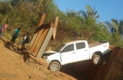 Prefeito sofre acidente em ponte que deixou de reformar