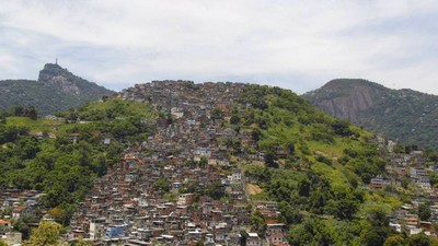 Advogado segue app, acaba em favela e é torturado