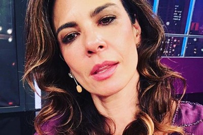 Luciana Gimenez posa sensual e é criticada na web