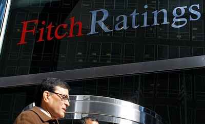 Fitch rebaixa nota e tira grau de investimento do Brasil