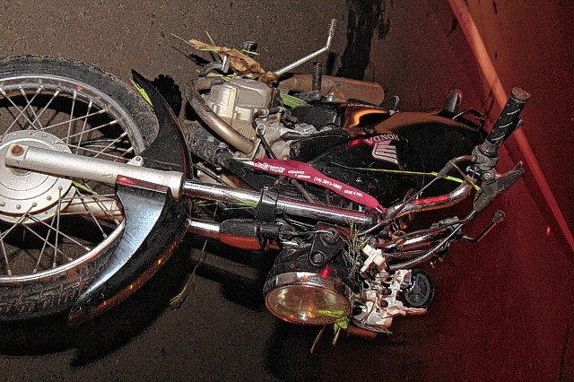 Motociclista colide com cavalo na rodovia comandante João Ribeiro de Barros em frente ao Fortunato Rocha Lima, motociclista e o cavalo morreram no local. 27/12/2015