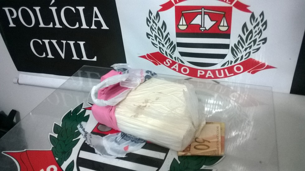 Dise prende carpinteiro com quase 1kg de cocaína