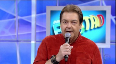 Sorriso forçado de Faustão em vinheta vira piada