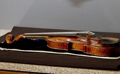 Violinista esquece Stradivarius de 2,6 milhões em trem