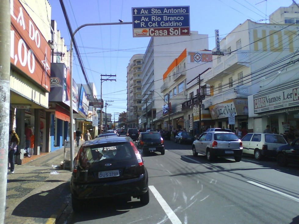 Moto é furtada no centro de Marília