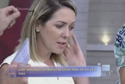 Maribondo invade programa de televisão e provoca susto