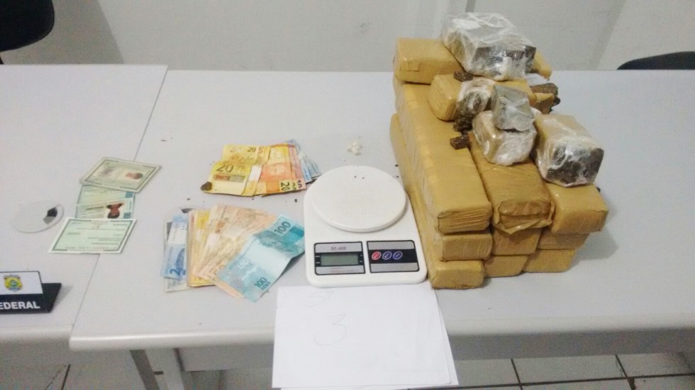 PM prende quadrilha com 12 kg de maconha