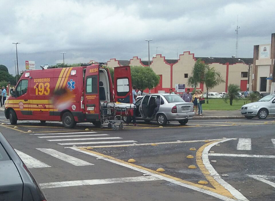 Criança e idosa ficam feridas em acidente