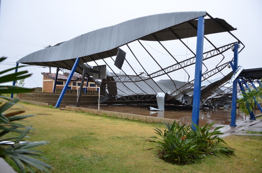 Escola na zona sul continua destruída após temporal