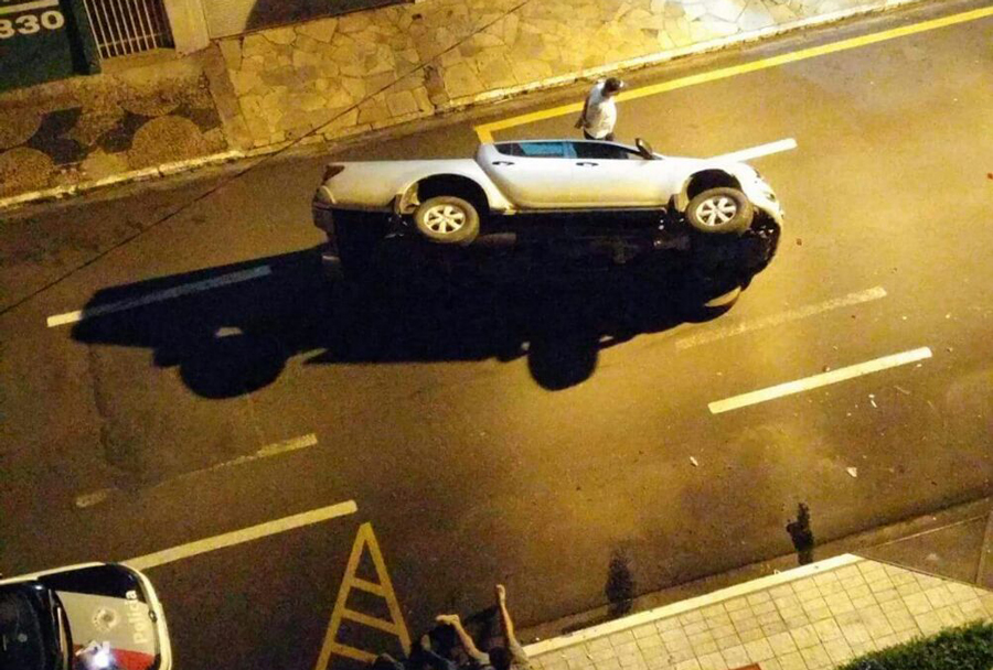 Estudante capota carro e se recusa a fazer bafômetro