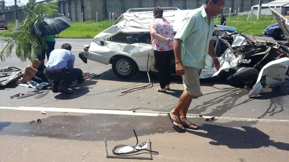 Acidente deixa dois feridos na Rodovia SP-294