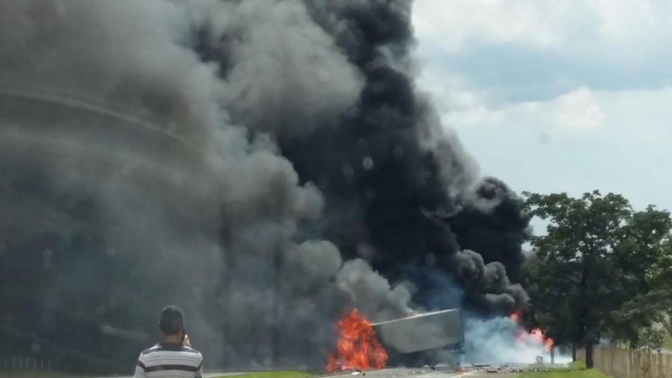 Motorista morre carbonizado na região