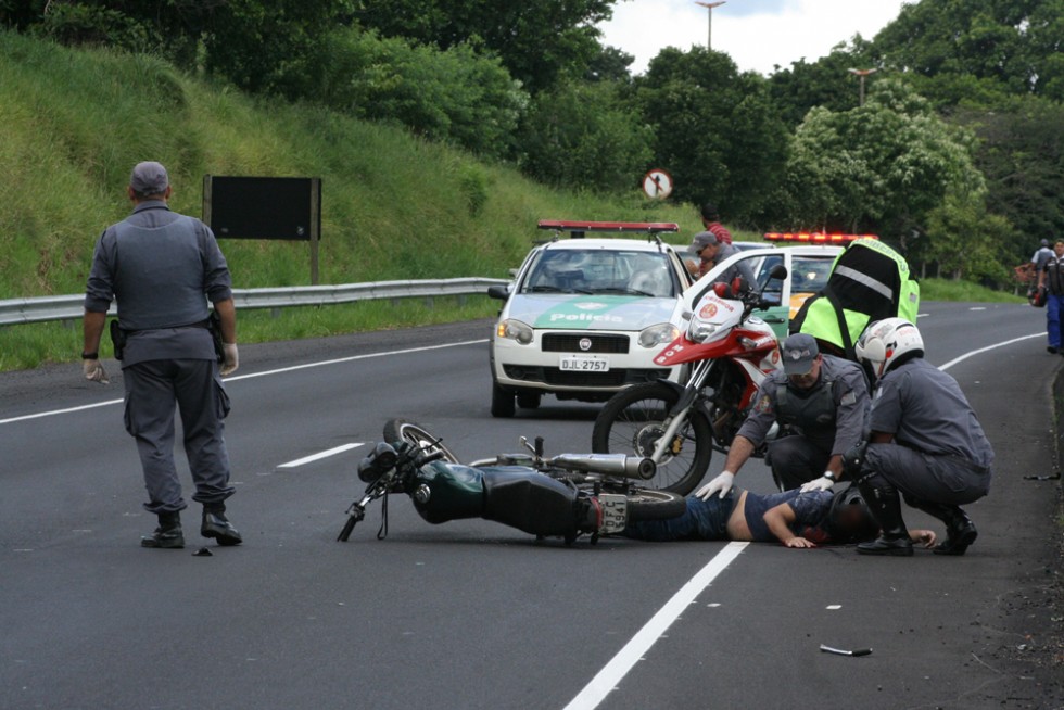 Homem se fere em acidente na Rodovia do Contorno