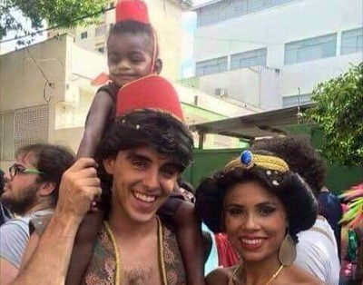 Pai que fantasiou filho de macaco recebe ameaça na internet