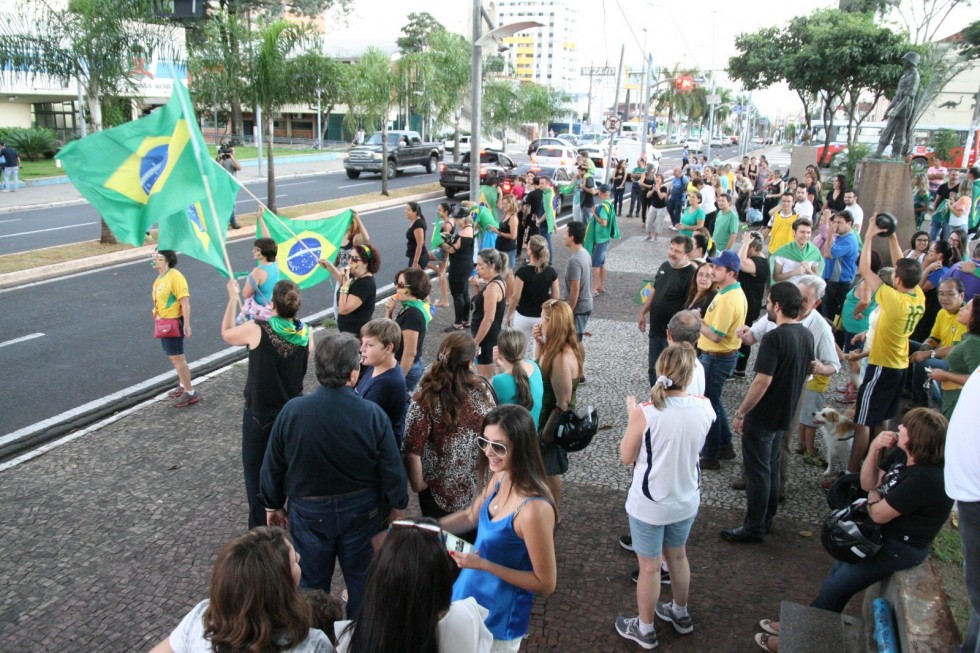 Marilienses protestam contra Lula e PT