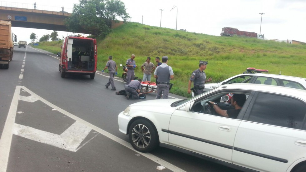 Casal fica ferido em acidente na Rodovia do Contorno