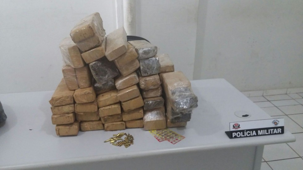 PM faz grande apreensão de maconha na zona sul