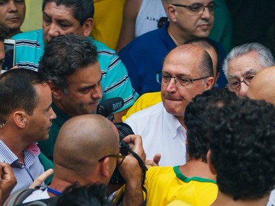 Alckmin e Aécio são vaiados em manifestação