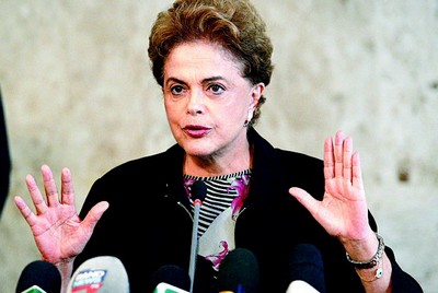 Dilma parte para o contra-ataque para evitar fim do governo