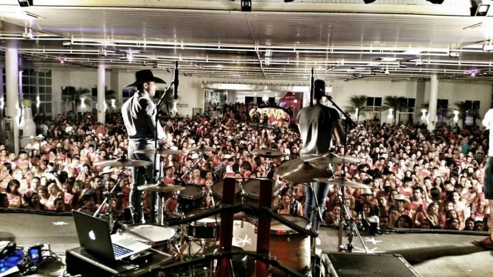 Bandidos fazem ‘festa’ em festival sertanejo