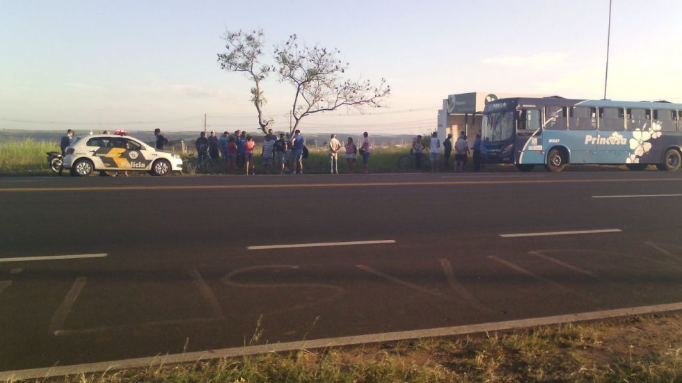 Criança morre após ser atropelada na SP-294