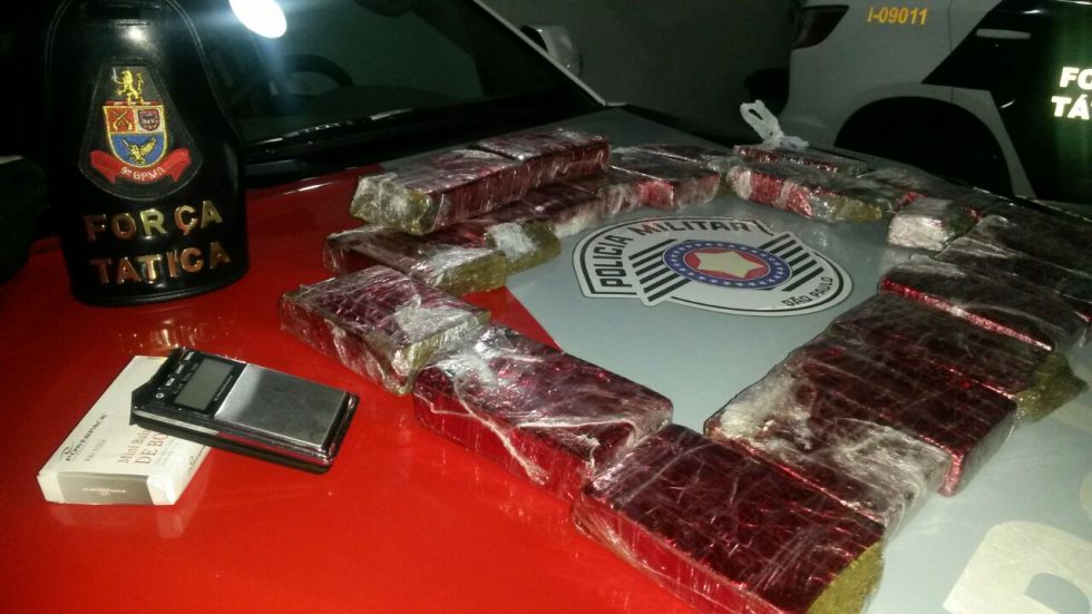 Força Tática prende homem com 8 kg de maconha