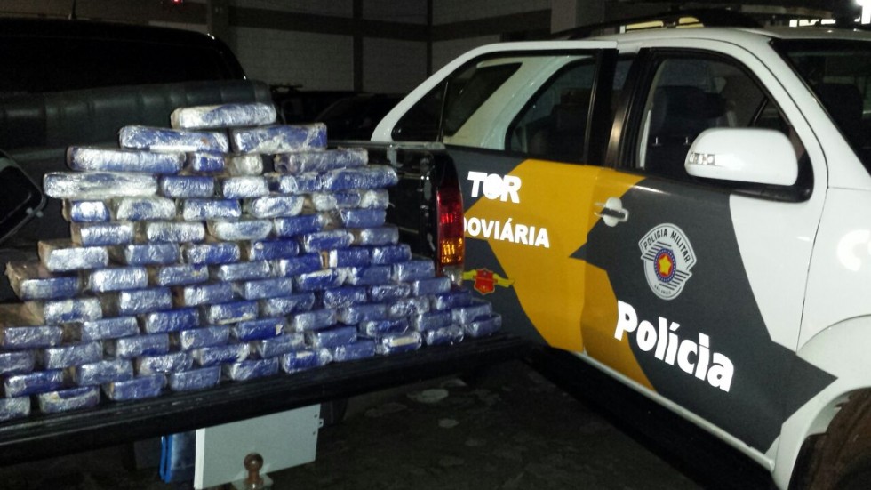 Polícia apreende Hilux recheada de cocaína