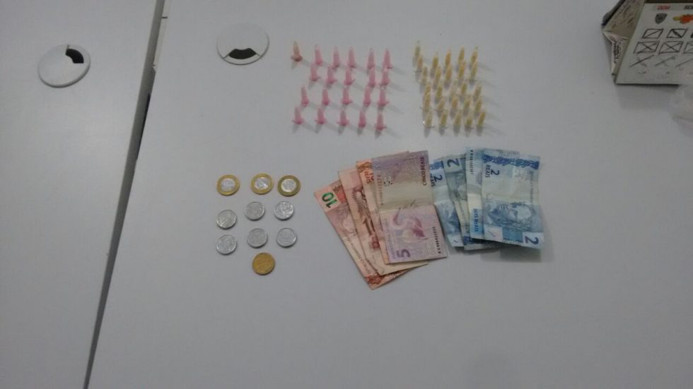 Adolescente é detido com crack e cocaína