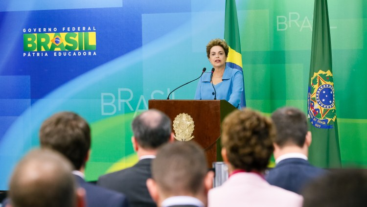 Dilma se diz indignada com impeachment