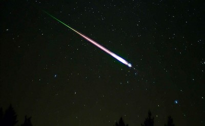 Passagem do cometa Halley provocará chuva de meteoros