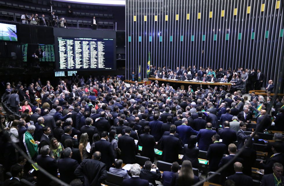 Câmara aceita abertura do impeachment