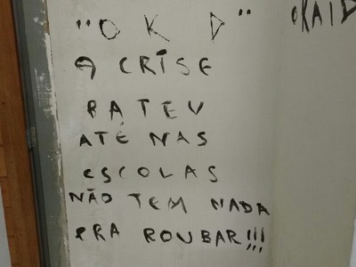 Ladrão vai roubar escola, não acha nada e culpa crise