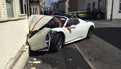 Noivo bate Ferrari alugada no dia do casamento